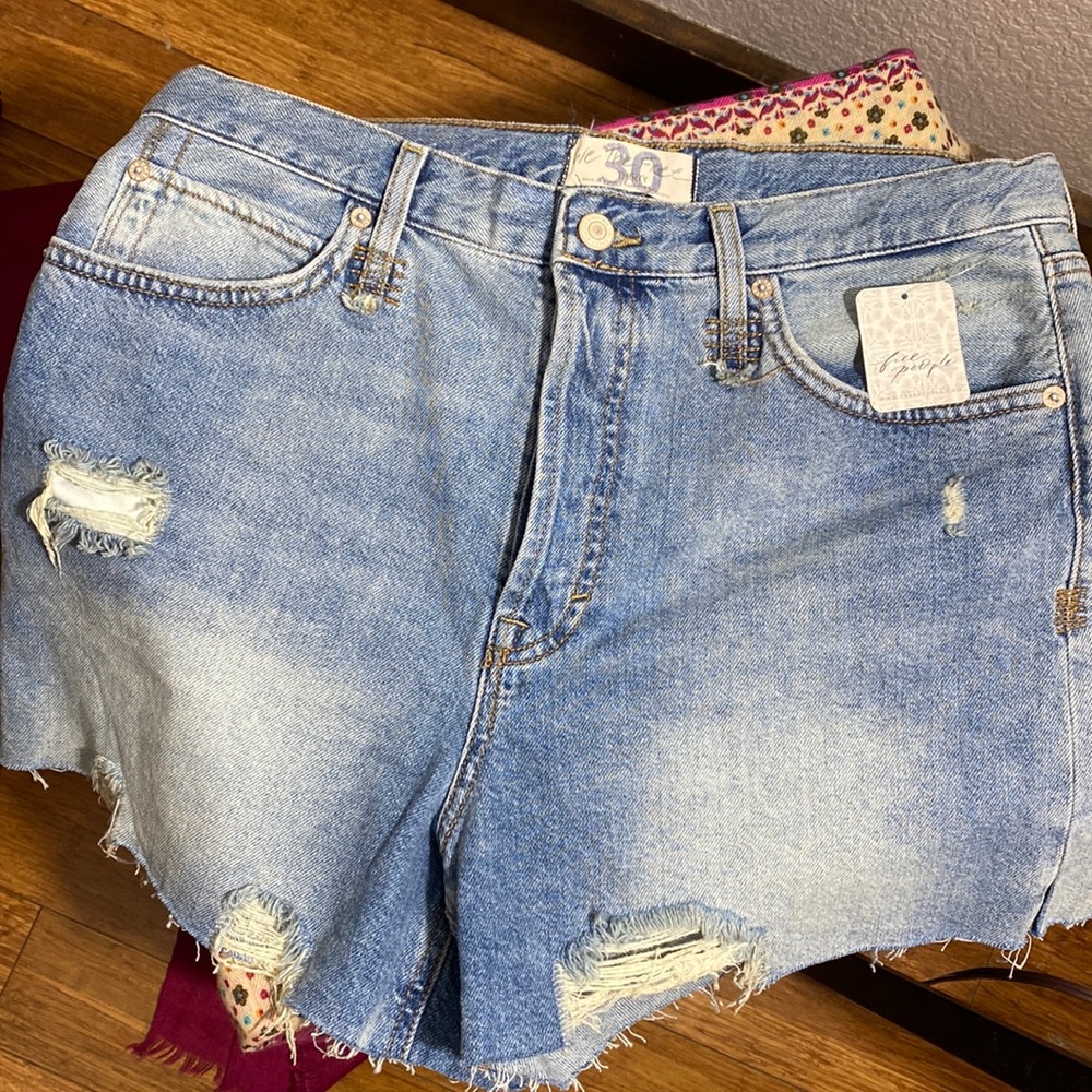 Brand new w/tags Free People Distressed denim shorts , Size 30.